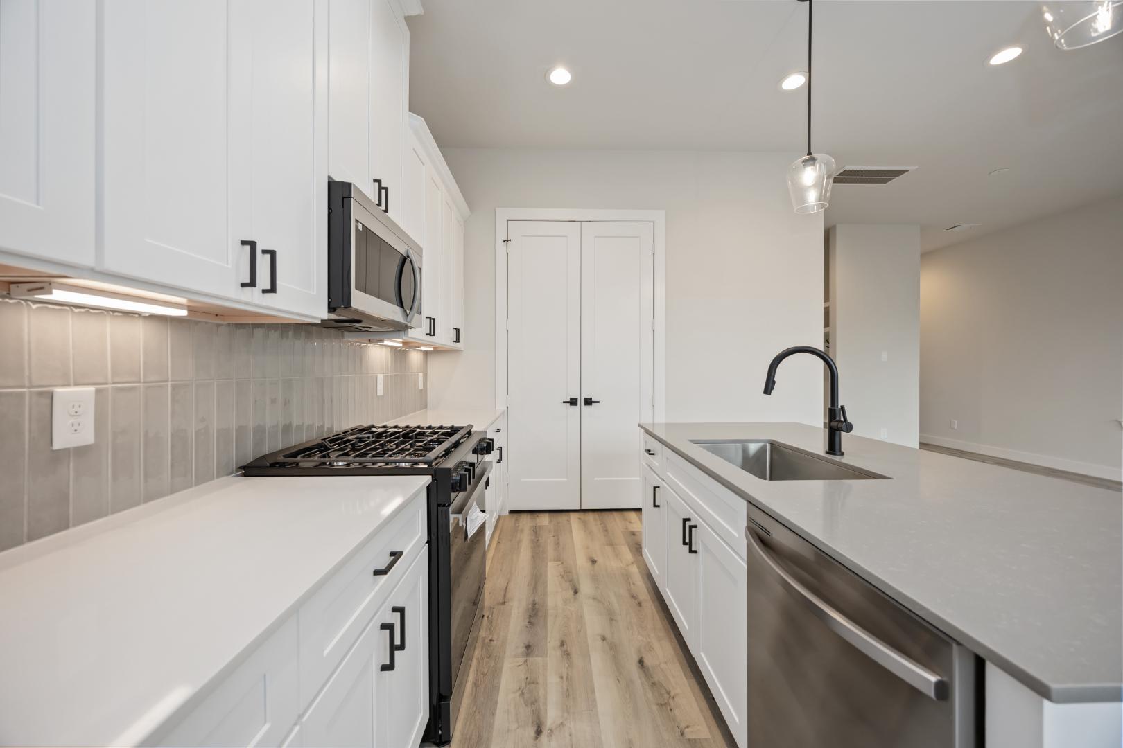 6111 De Campo St photo 4
